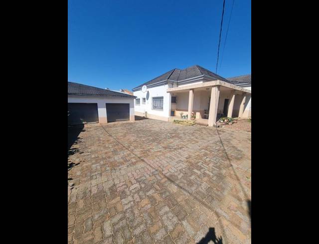8 BEDROOM HOUSE FOR SALE IN MALVERN